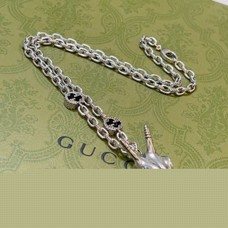 G*u*i necklaces
